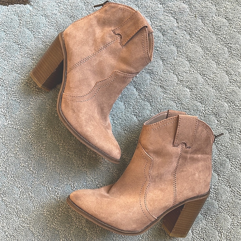 Suede high heeled Boots